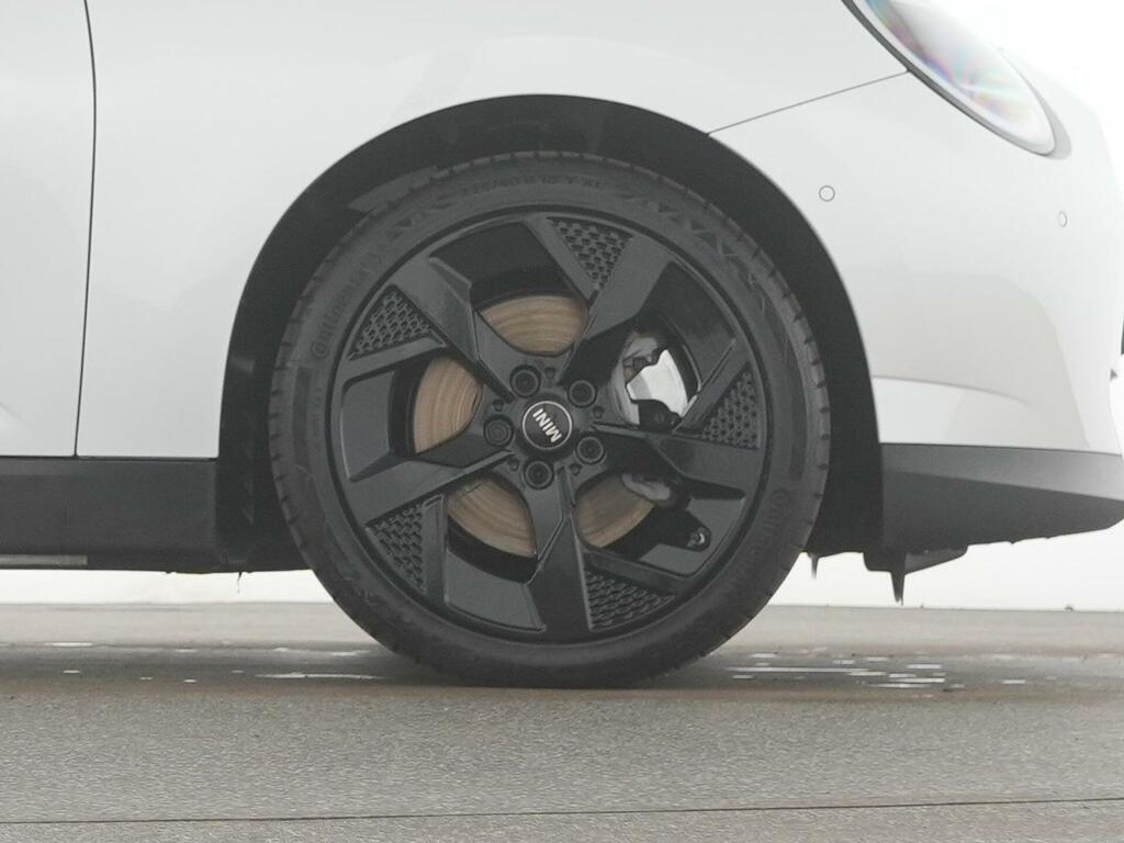 Mini Electric E 66.5Kwh Monochrome White #33