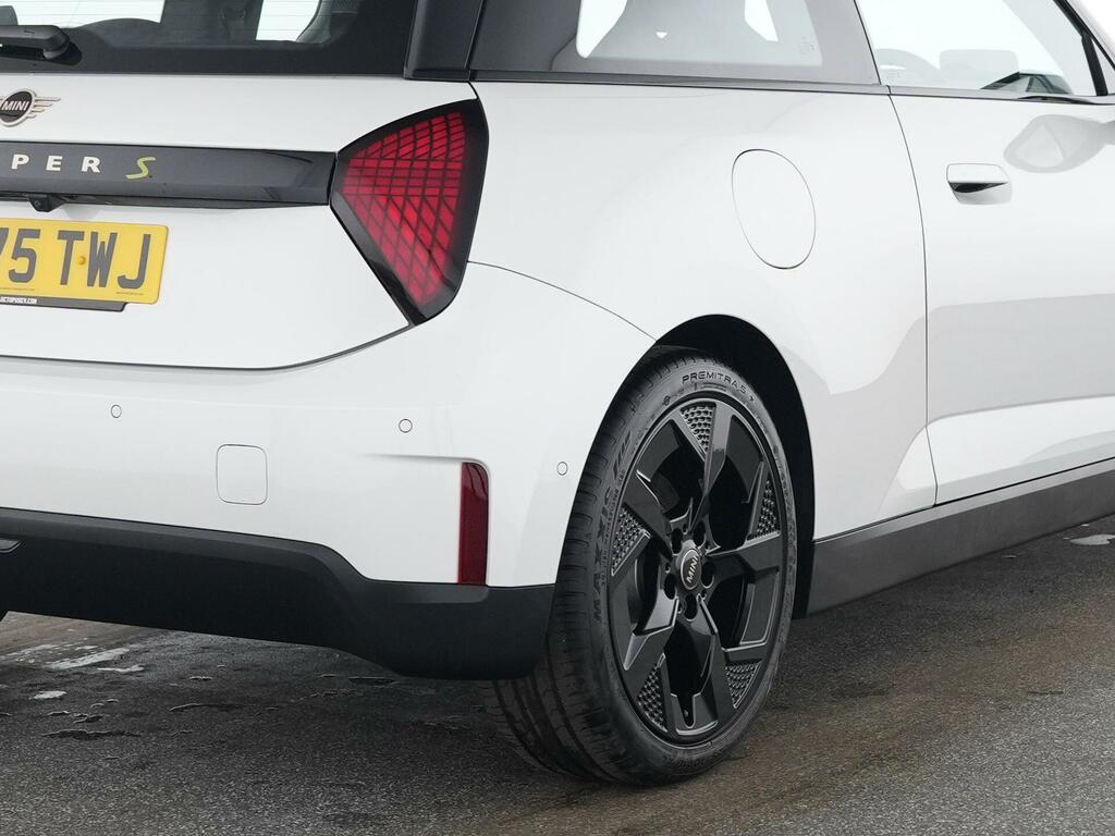 Mini Electric E 66.5Kwh Monochrome White #12