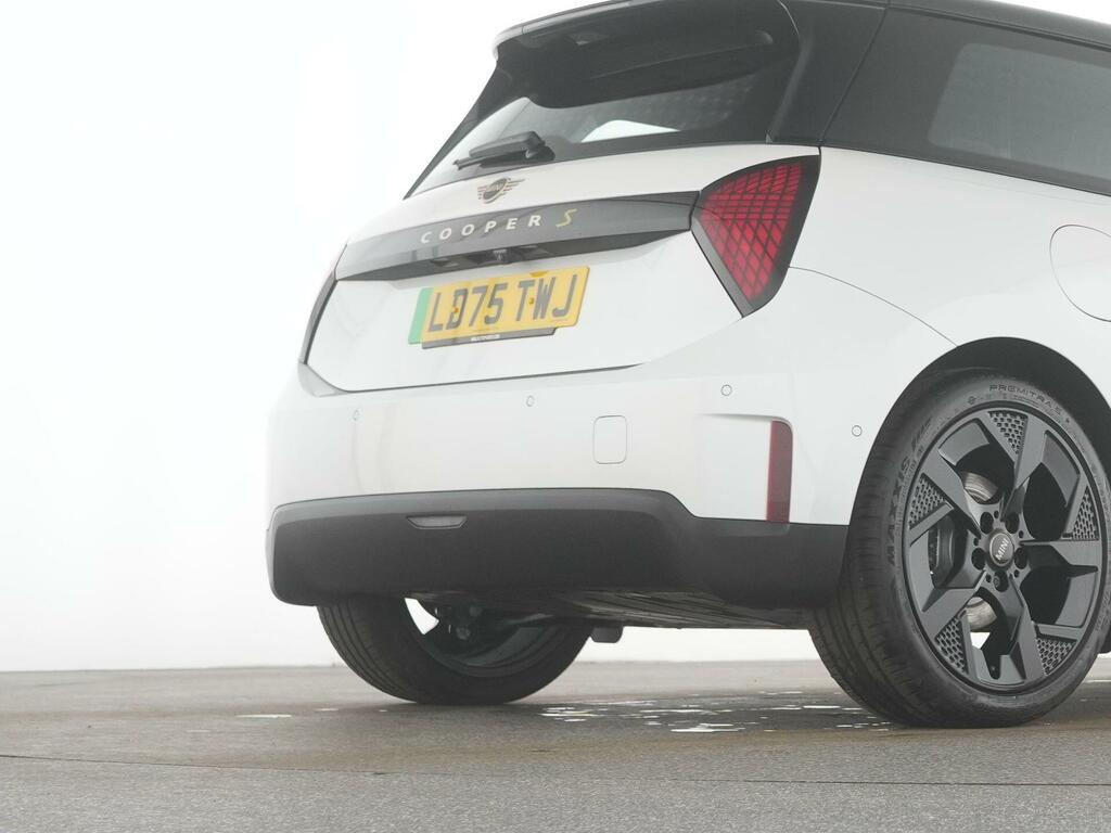 Mini Electric E 66.5Kwh Monochrome White #18