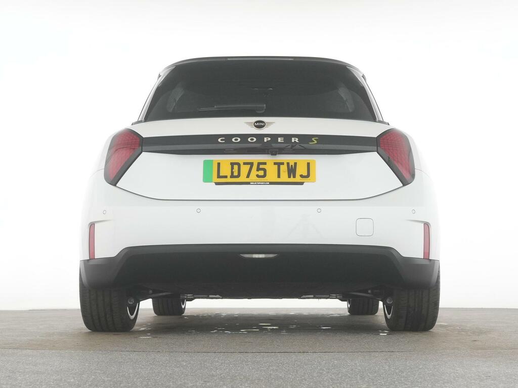 Mini Electric E 66.5Kwh Monochrome White #37
