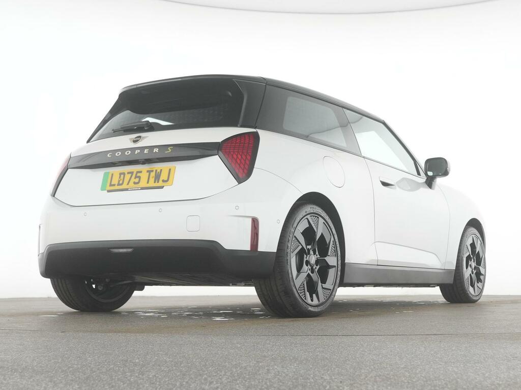 Mini Electric E 66.5Kwh Monochrome White #24