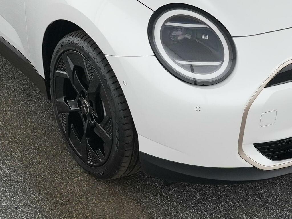 Mini Electric E 66.5Kwh Monochrome White #19