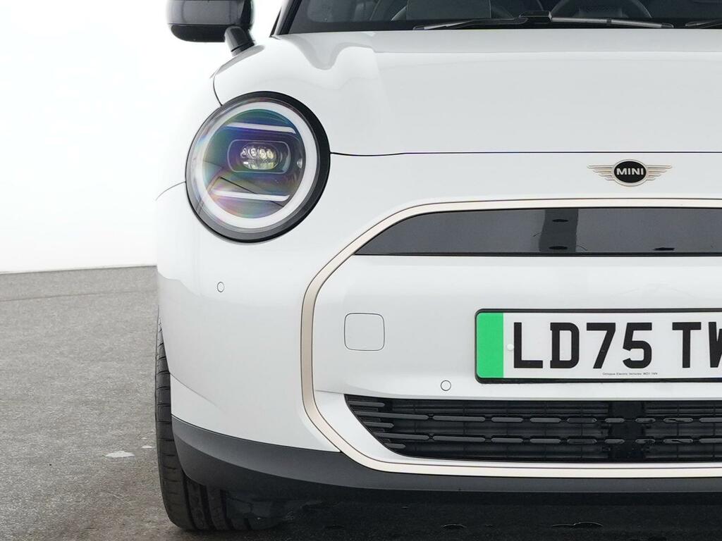 Mini Electric E 66.5Kwh Monochrome White #13