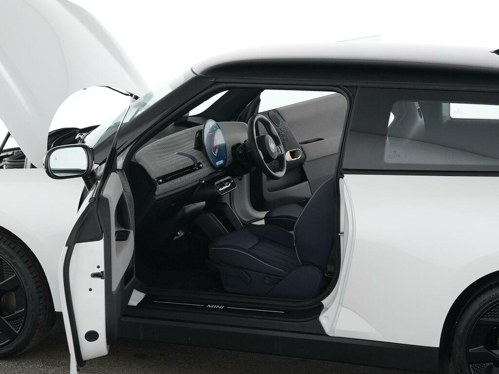 Mini Electric E 66.5Kwh Monochrome White #30