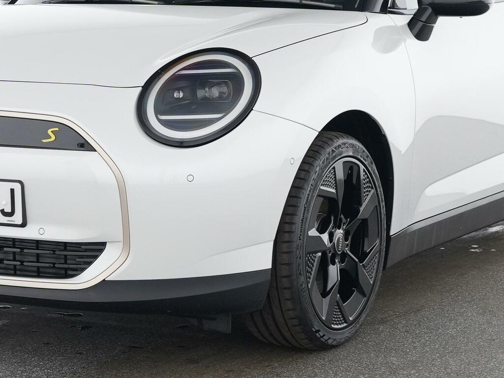 Mini Electric E 66.5Kwh Monochrome White #11
