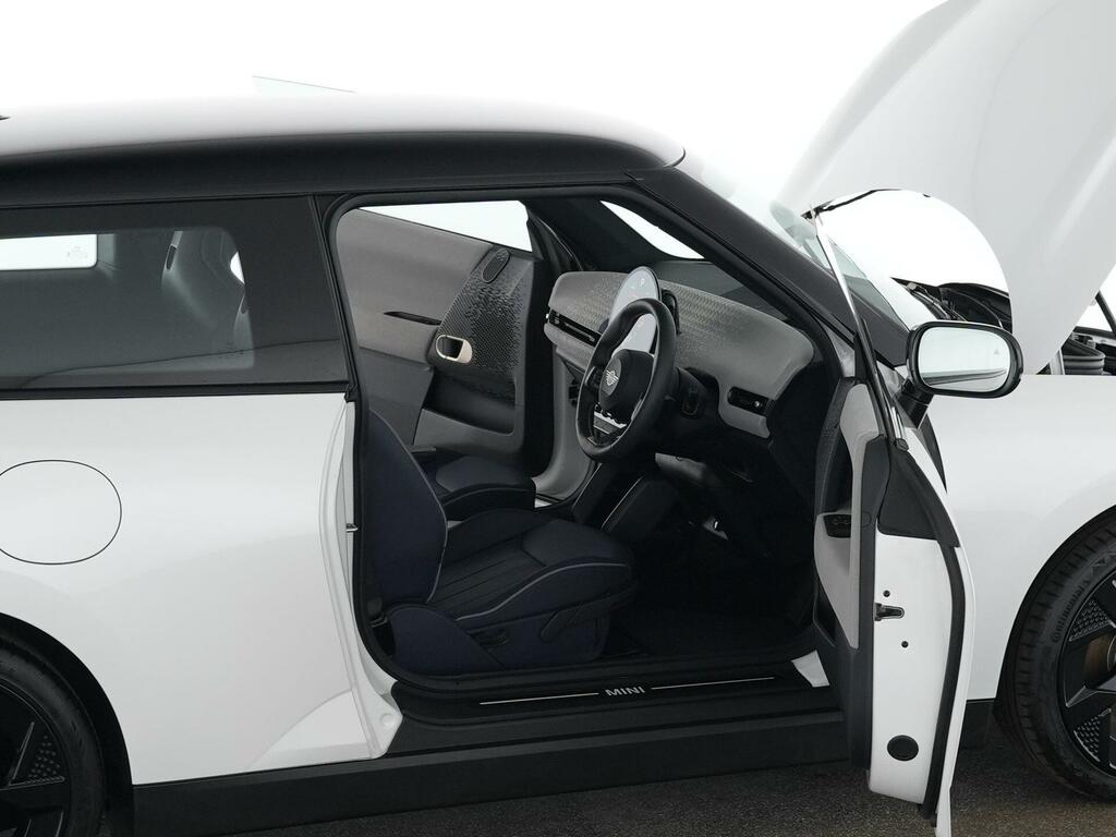 Mini Electric E 66.5Kwh Monochrome White #31