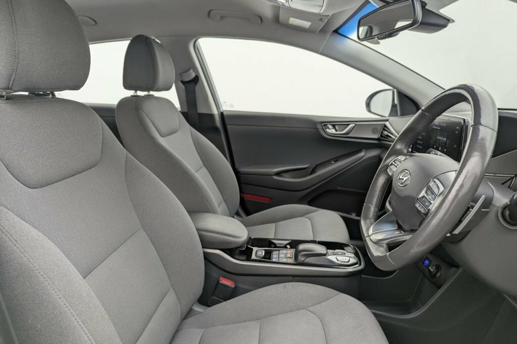 Hyundai Ioniq Hatchback White #3