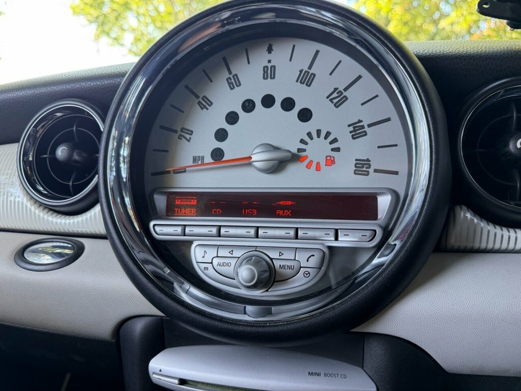 Mini Hatch 1.4 First White #30