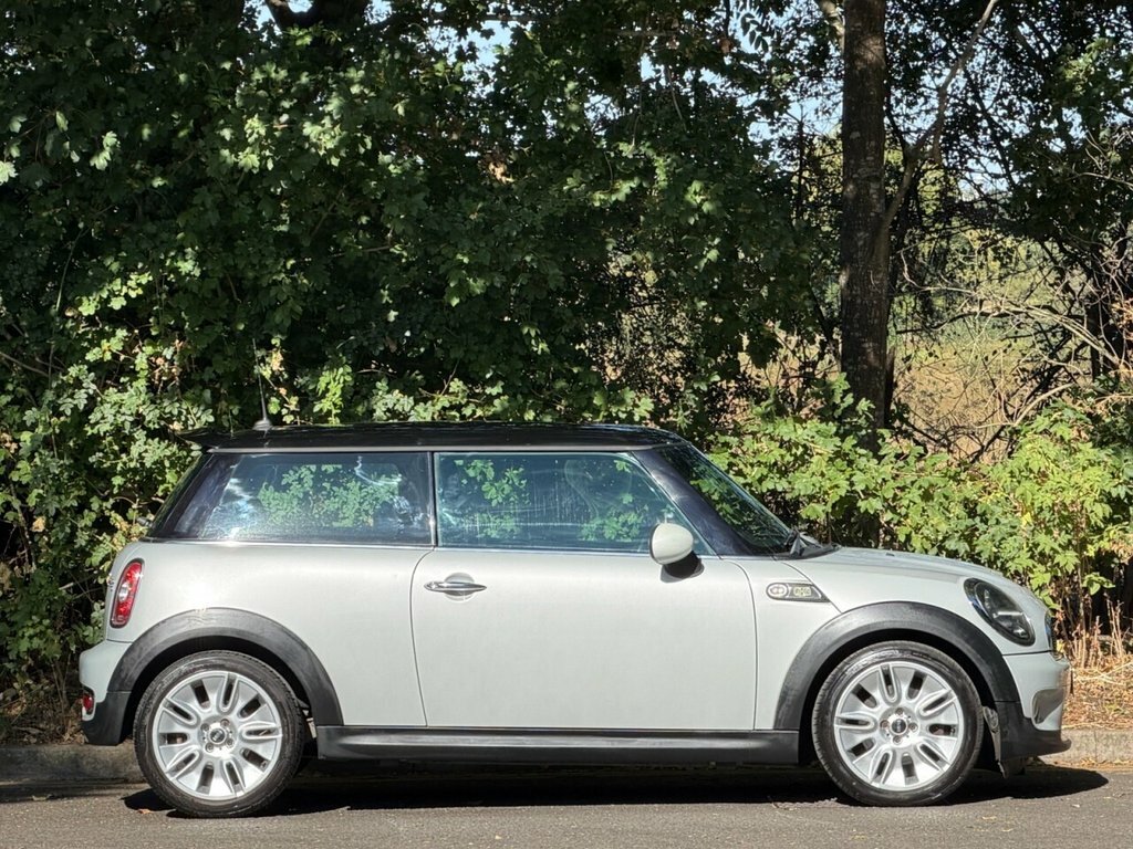 Mini Hatch 1.4 First White #10