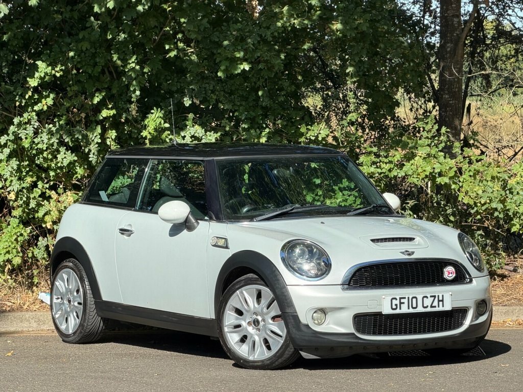 Mini Hatch 1.4 First White #1