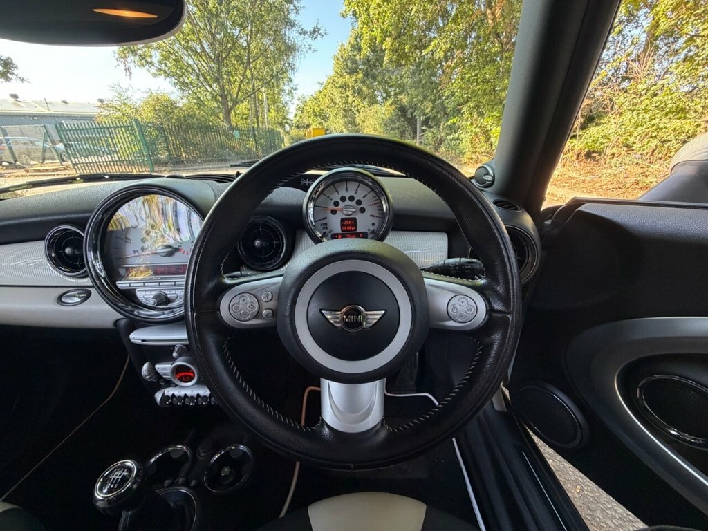 Mini Hatch 1.4 First White #11