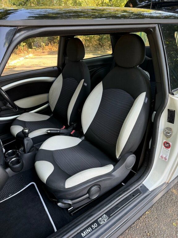 Mini Hatch 1.4 First White #20