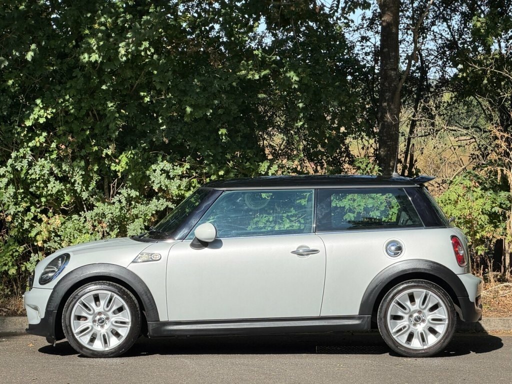 Mini Hatch 1.4 First White #12