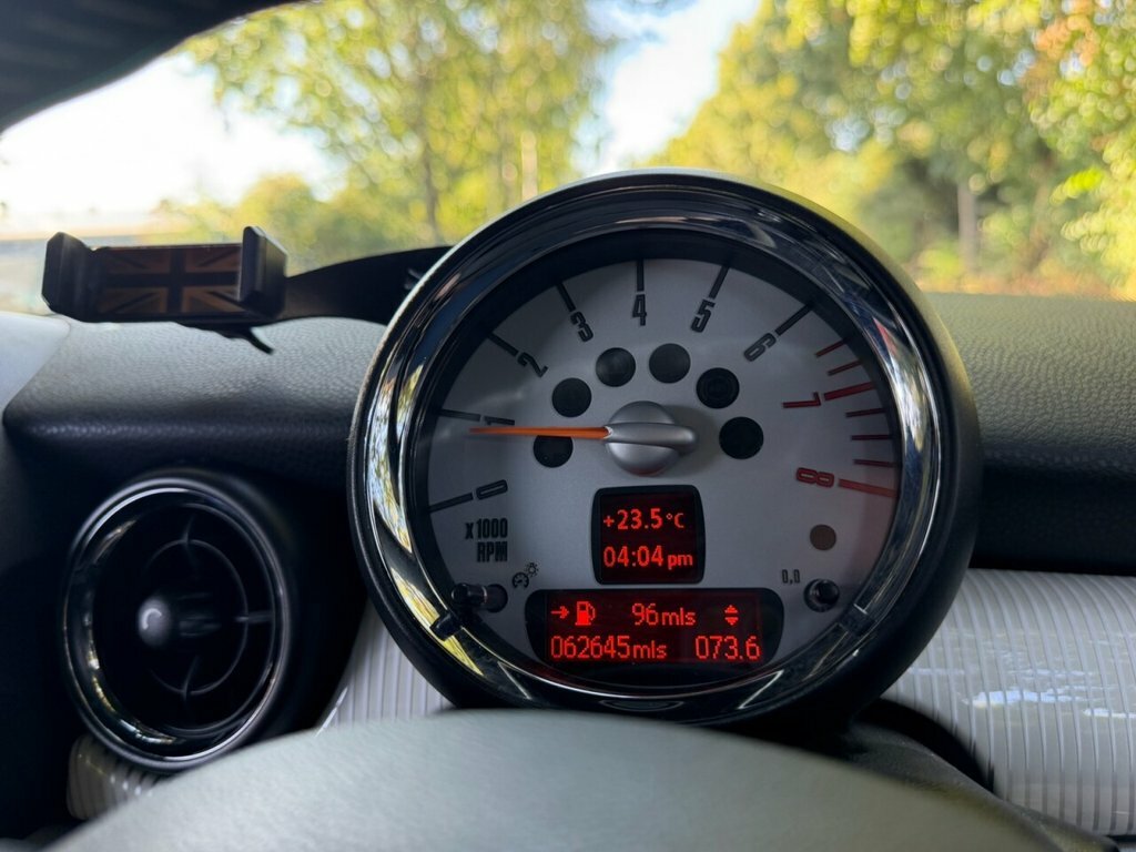 Mini Hatch 1.4 First White #24