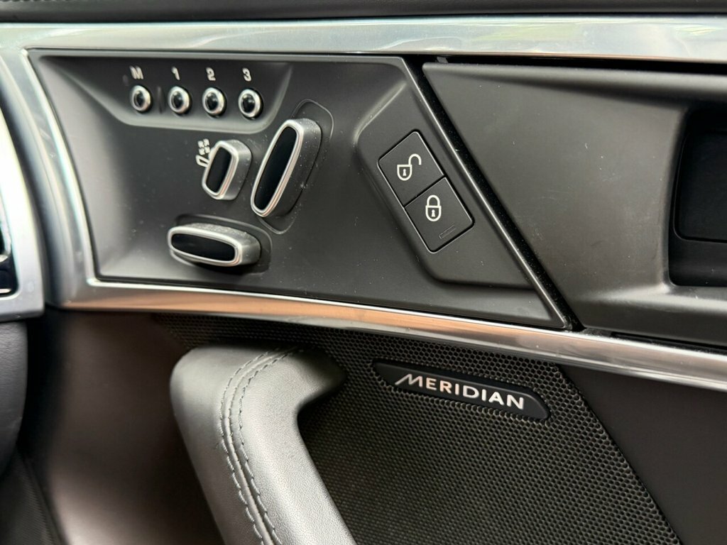 Jaguar F-Type R-dynamic Black #16