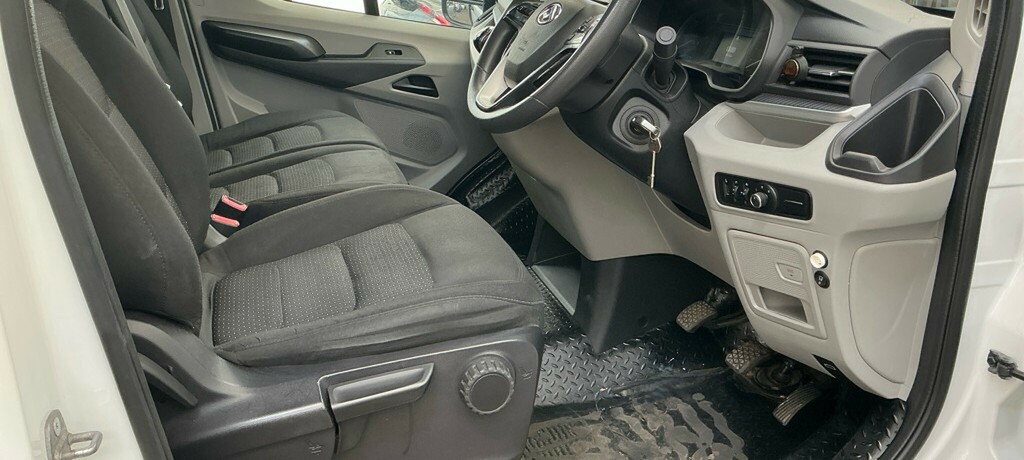Maxus Deliver 9 2.0 D20 150 Chassis Cab White #3