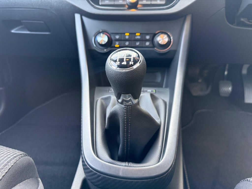 MG MG3 Hatchback Silver #25