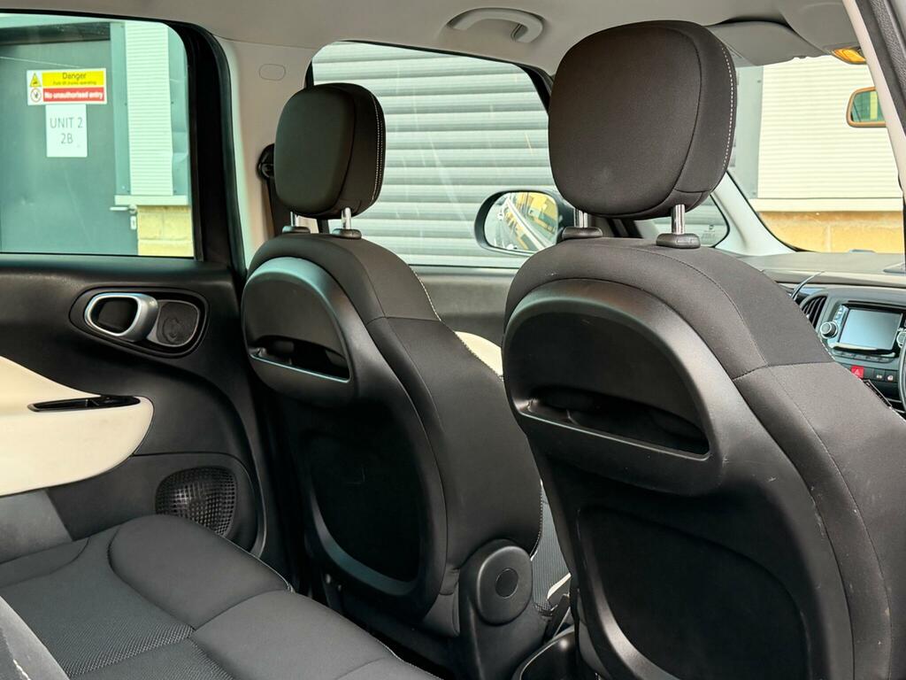 Fiat 500L Red #18
