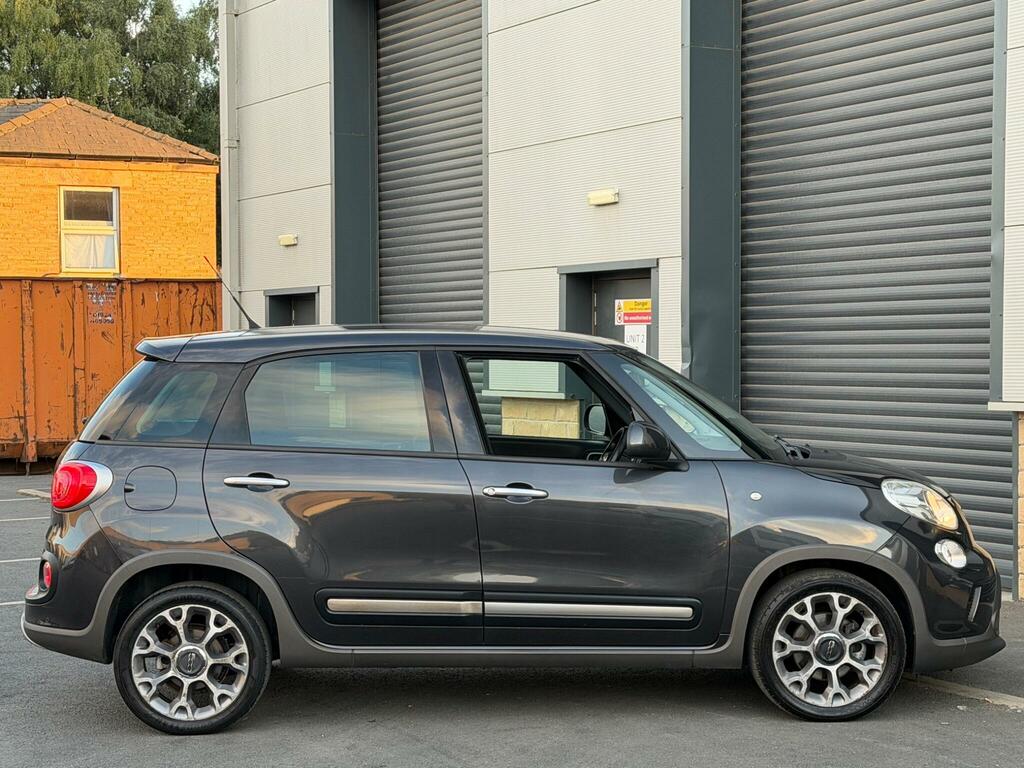 Fiat 500L Red #11
