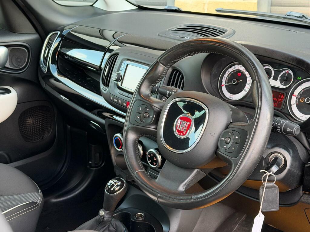 Fiat 500L Red #16