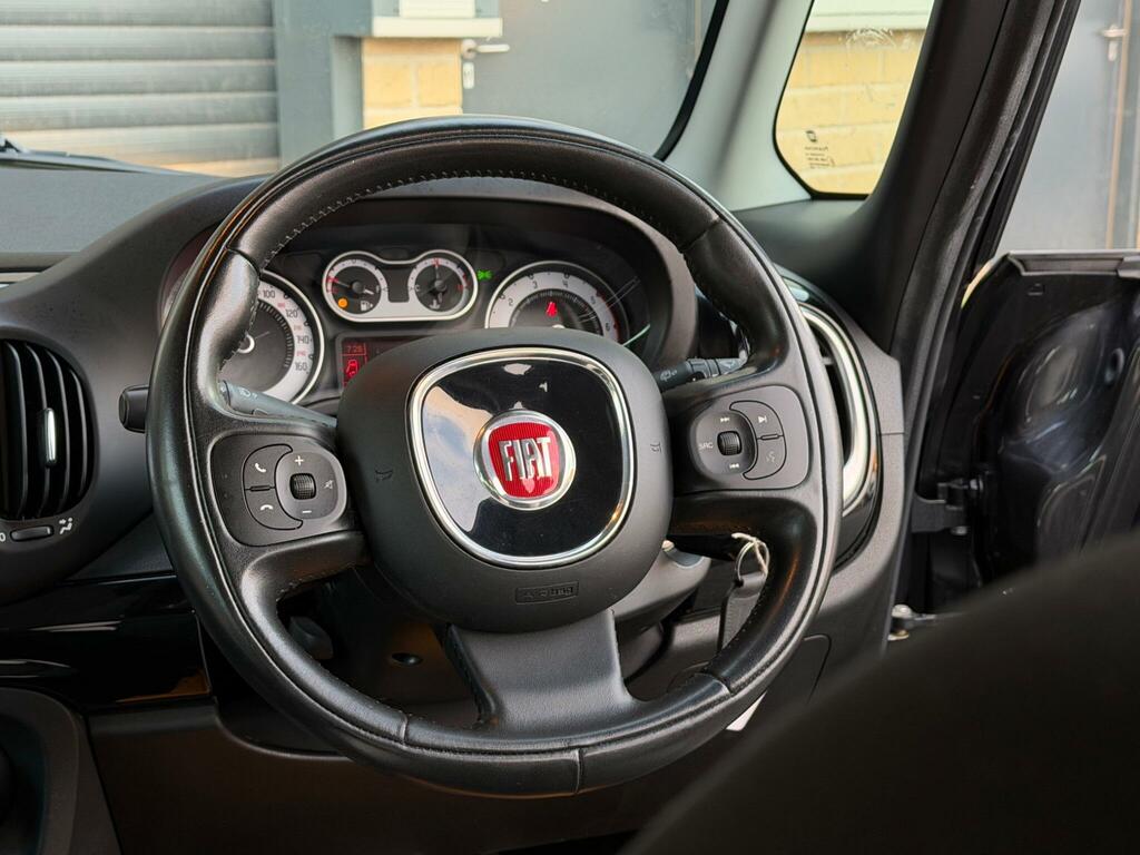 Fiat 500L Red #22