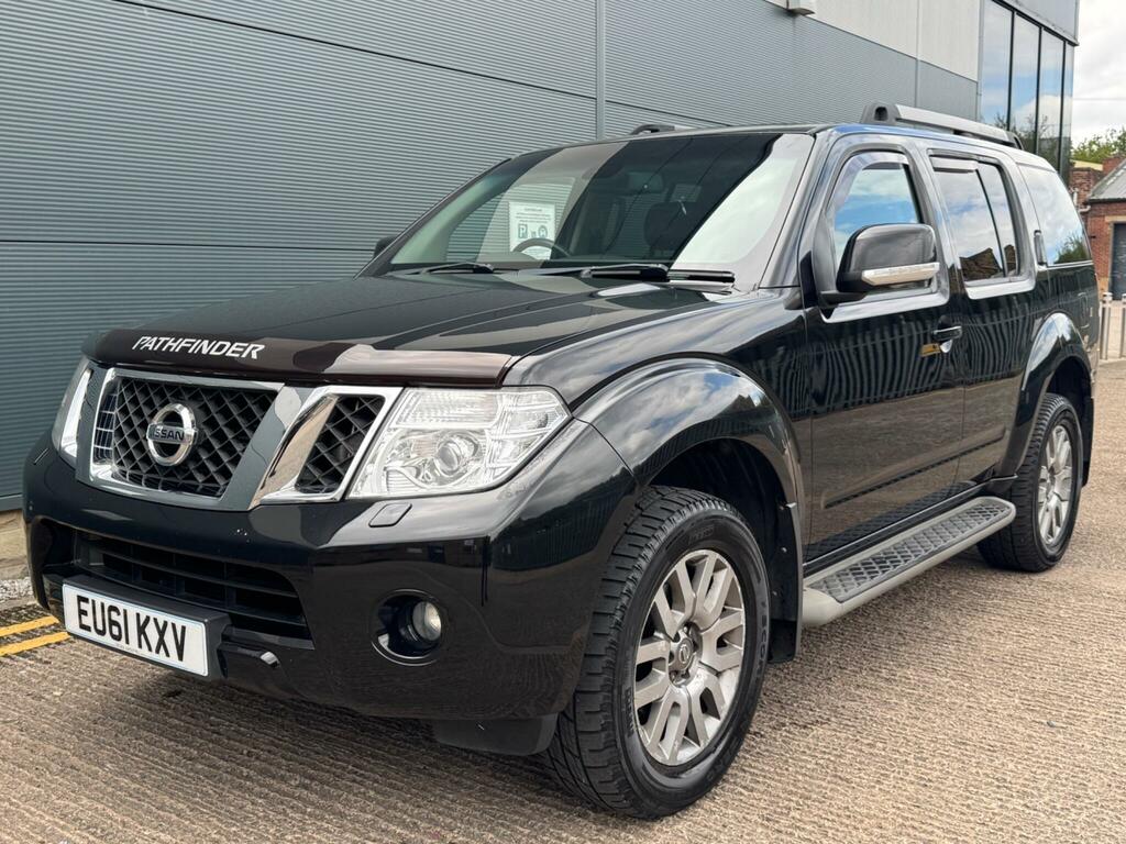 Nissan Pathfinder Tekna Black