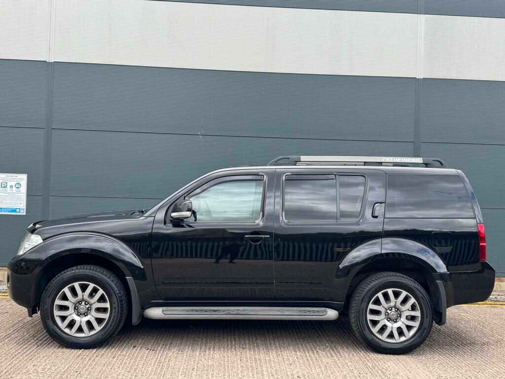 Nissan Pathfinder Tekna Black #2