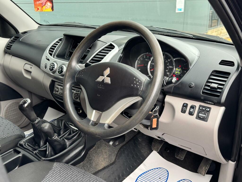 Mitsubishi L200 Trojan Black #4