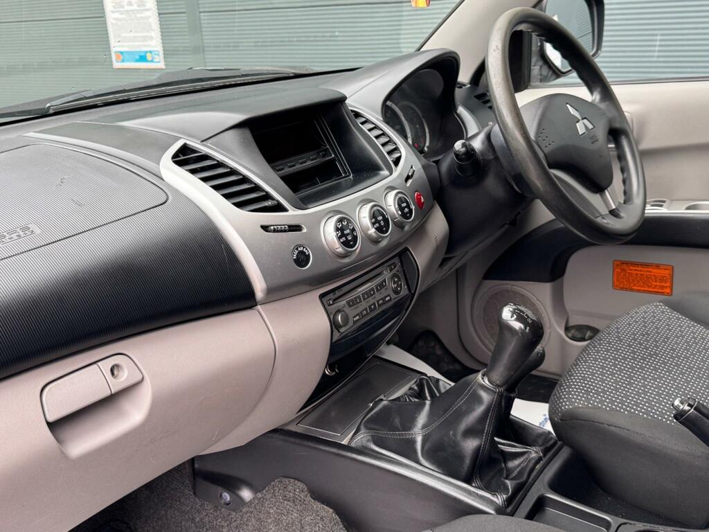 Mitsubishi L200 Red #30