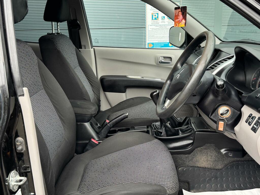 Mitsubishi L200 Red #36