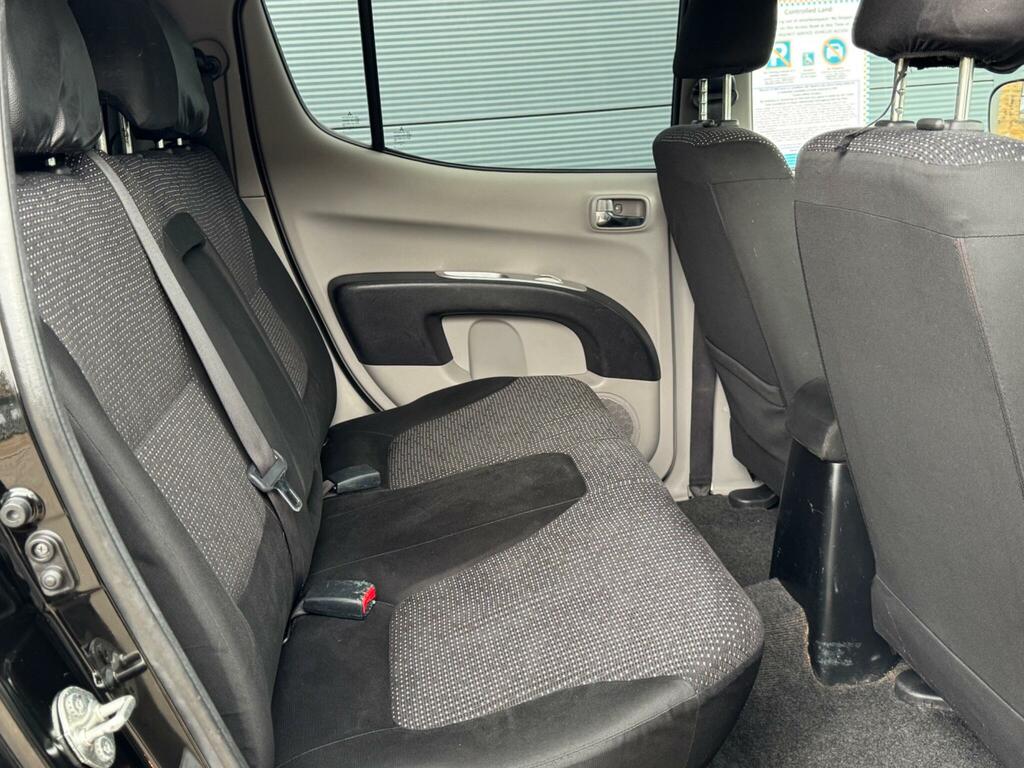 Mitsubishi L200 Red #37