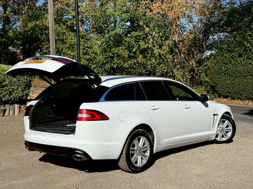 Jaguar XF 3.0D V6 Luxury Sportbrake Euro 5 Ss BJ63FLA White #2
