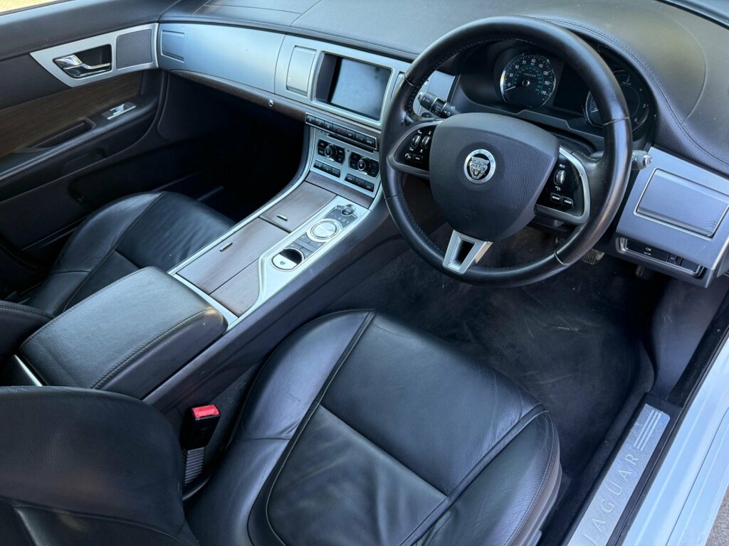 Jaguar XF 3.0D V6 Luxury Sportbrake Euro 5 Ss BJ63FLA White #3