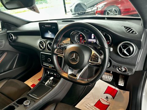 Mercedes-Benz CLA Class 180 Amg Line Edition Black #46