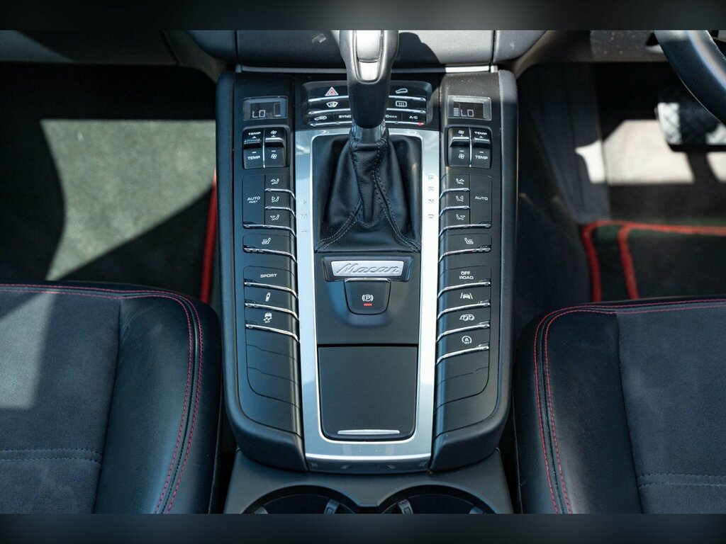 Porsche Macan Automatic Red #30