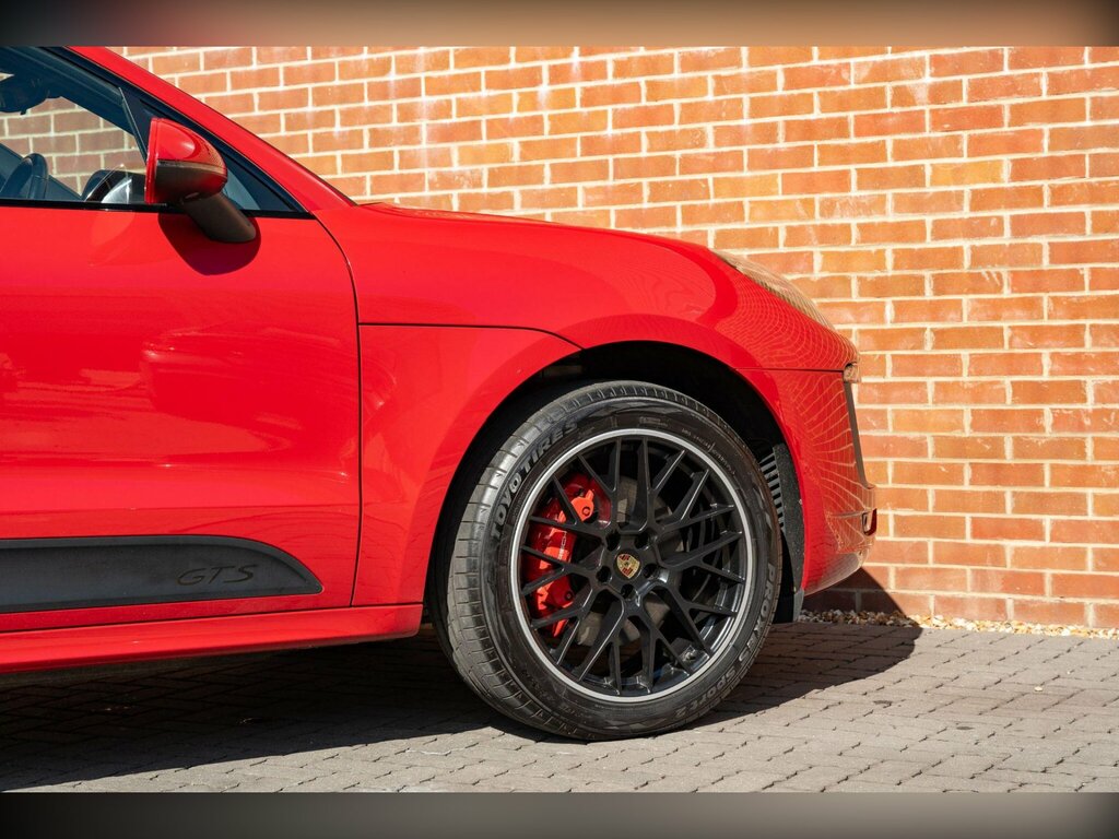 Porsche Macan Automatic Red #12