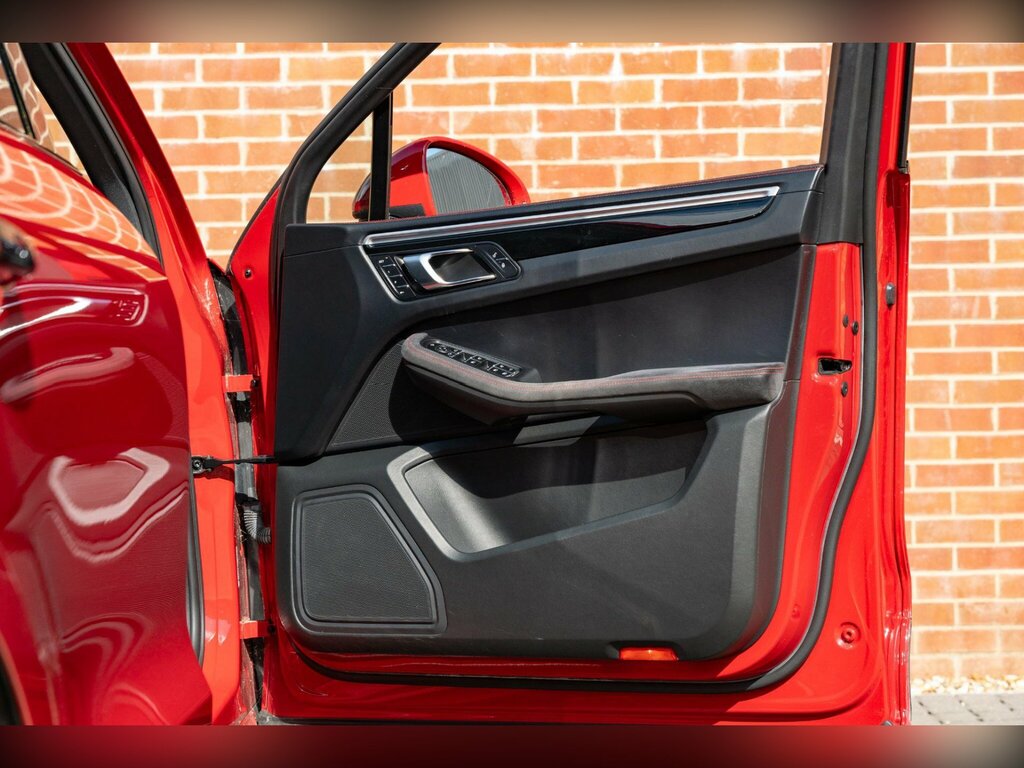Porsche Macan Automatic Red #19