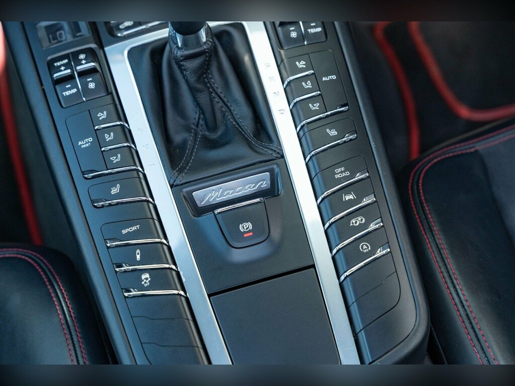 Porsche Macan Automatic Red #15