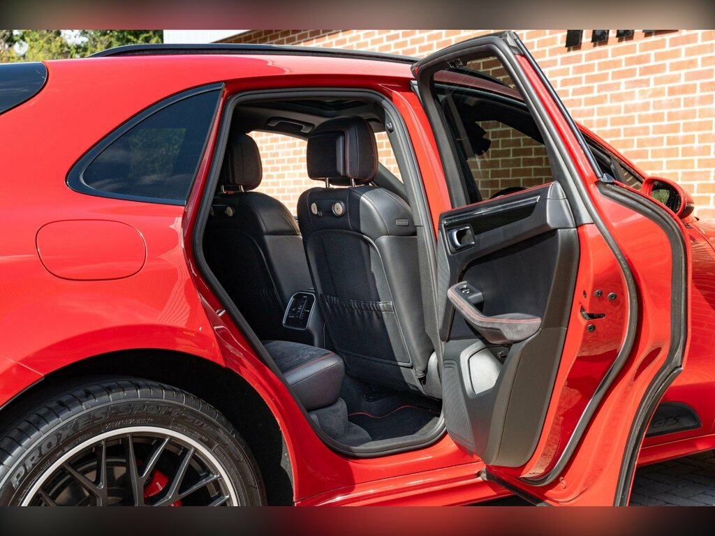 Porsche Macan Automatic Red #28
