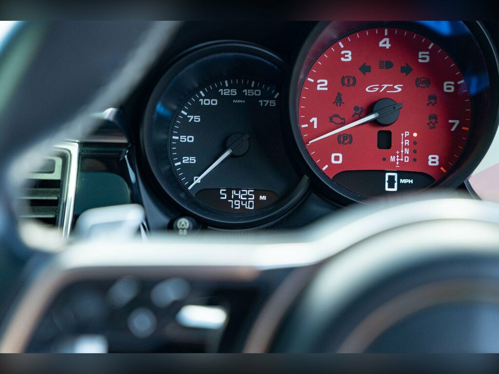 Porsche Macan Automatic Red #23