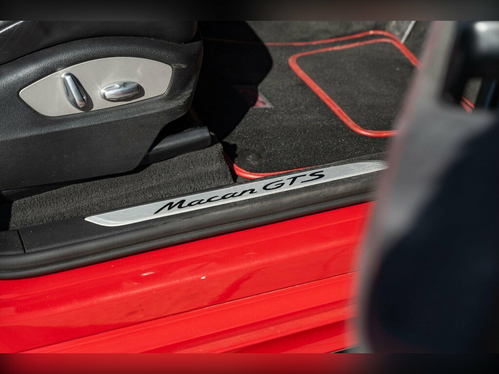 Porsche Macan Automatic Red #31