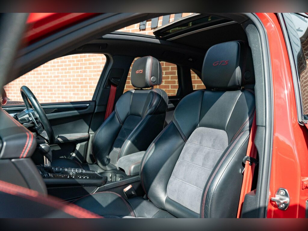 Porsche Macan Automatic Red #26