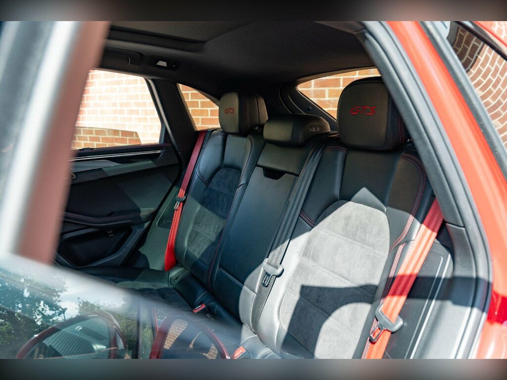 Porsche Macan Automatic Red #16