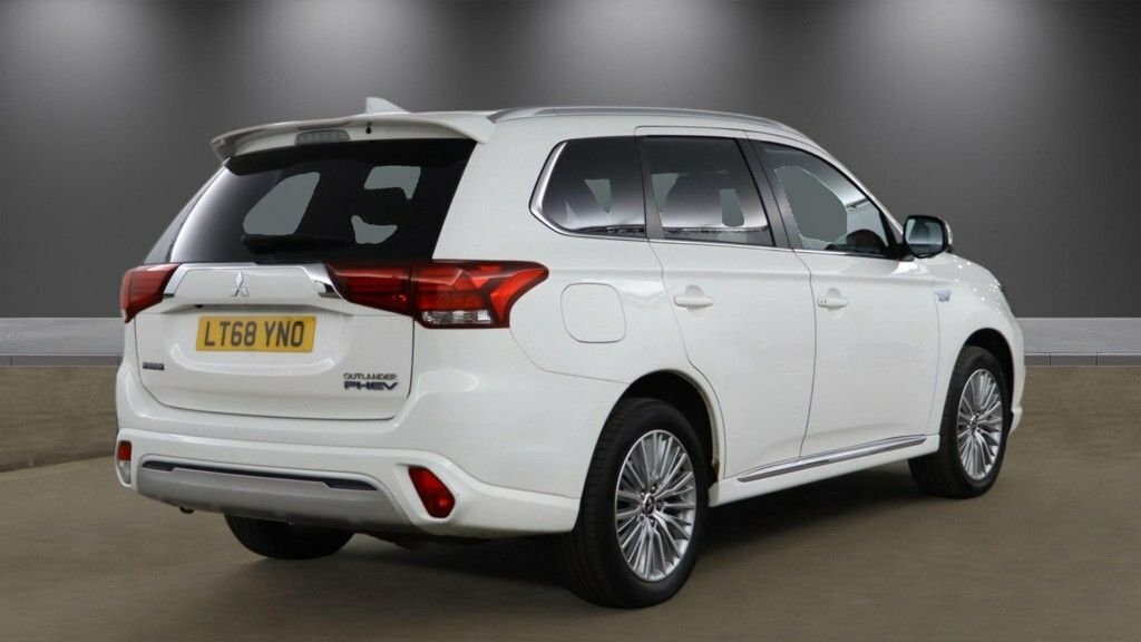 Mitsubishi Outlander 2.4L 4H LT68YNO White #4