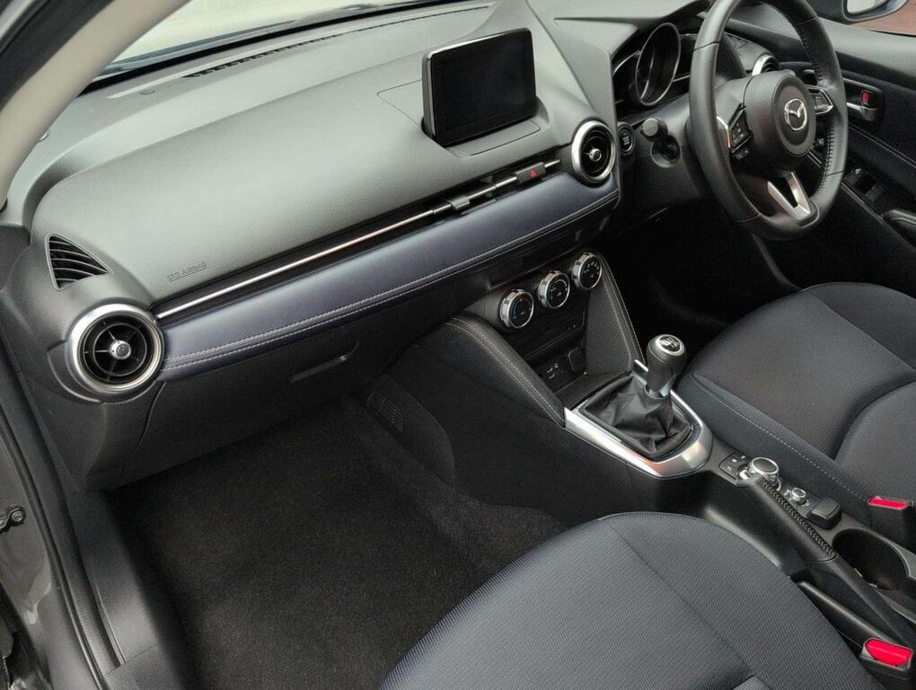 Mazda 2 Hatchback White #32