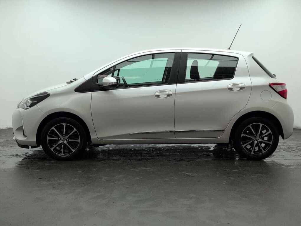 Toyota Yaris 1.5 Yaris Icon Tech Vvt-i DC19WNL White #5