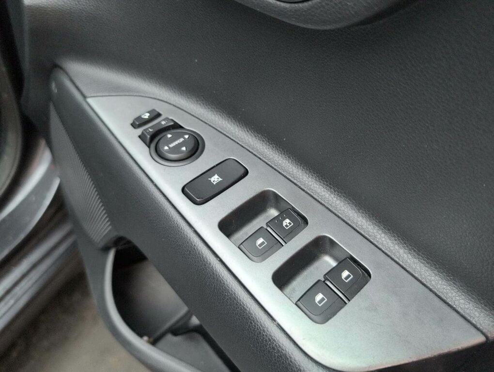 Kia RIO 2 White #23