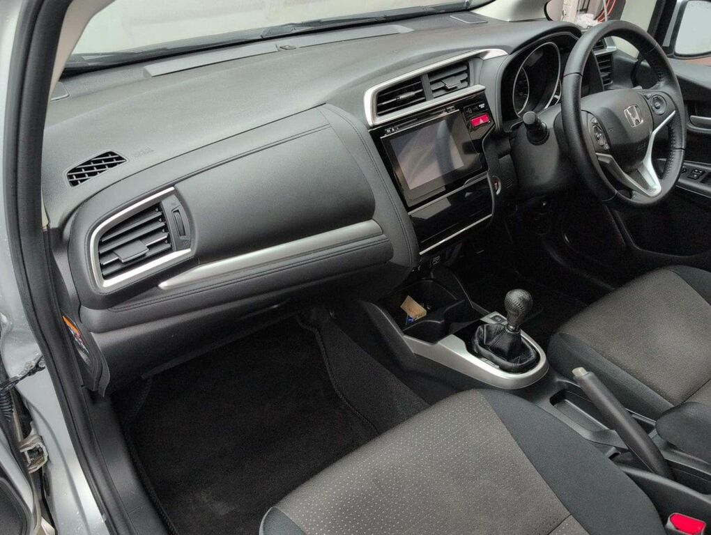 Honda Jazz Ex White #31
