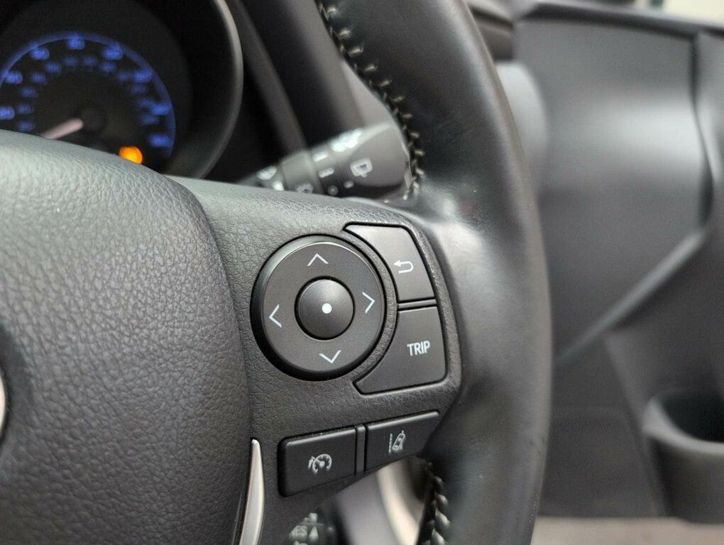 Toyota Auris Icon Tech Black #20