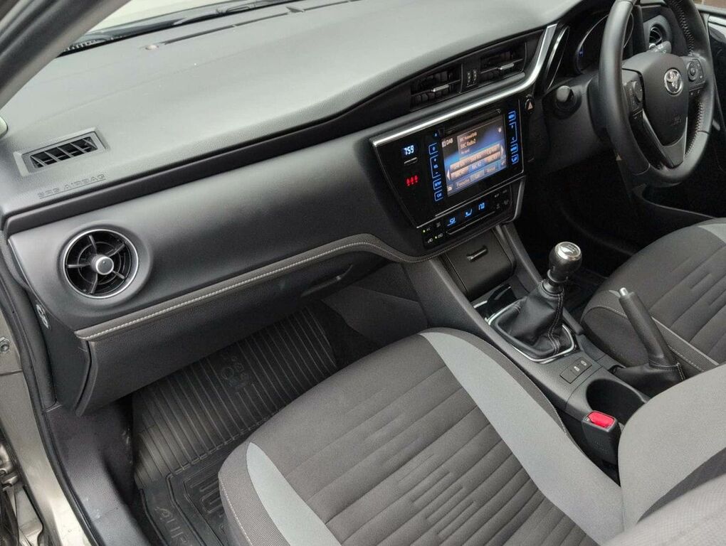 Toyota Auris Icon Tech Black #30